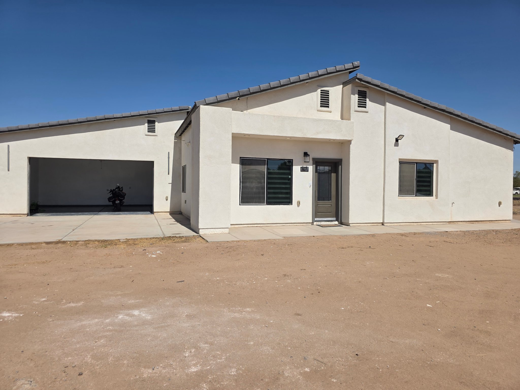 Somerton House: 17187 S Avenue B 1/2
