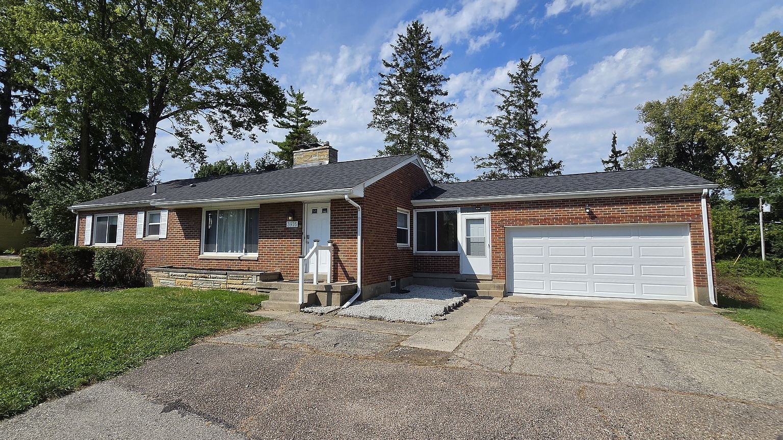 Dayton House: 3916 Dayton Xenia Rd