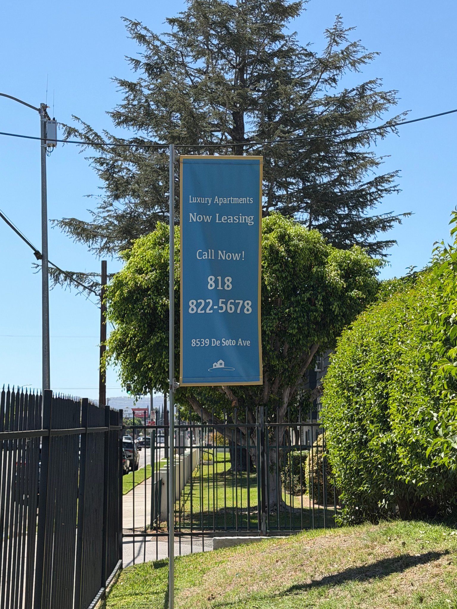 Canoga Park Apartment: 8539 De Soto Ave