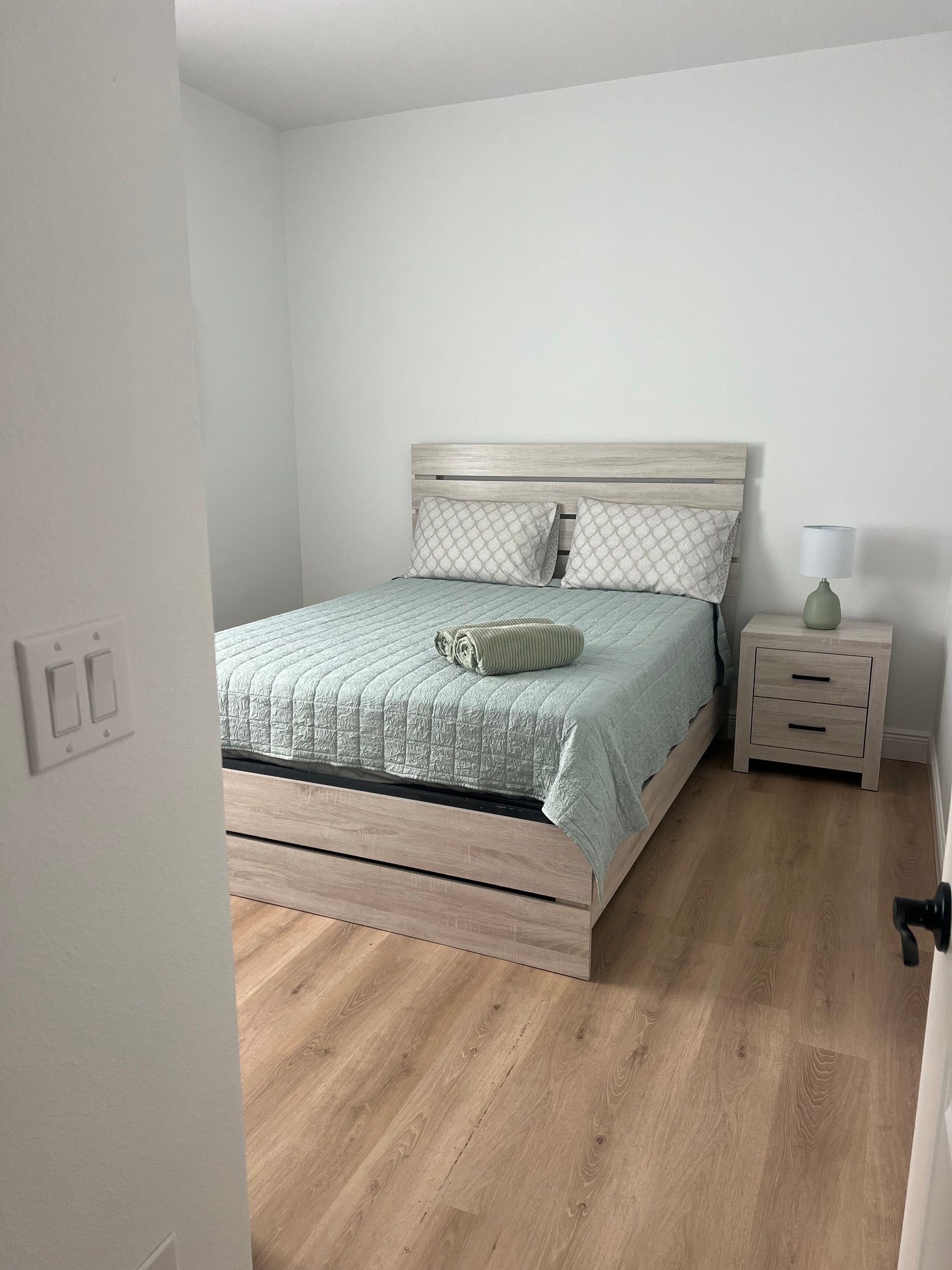 Port Charlotte Single Room: 16443 Strauss Ave