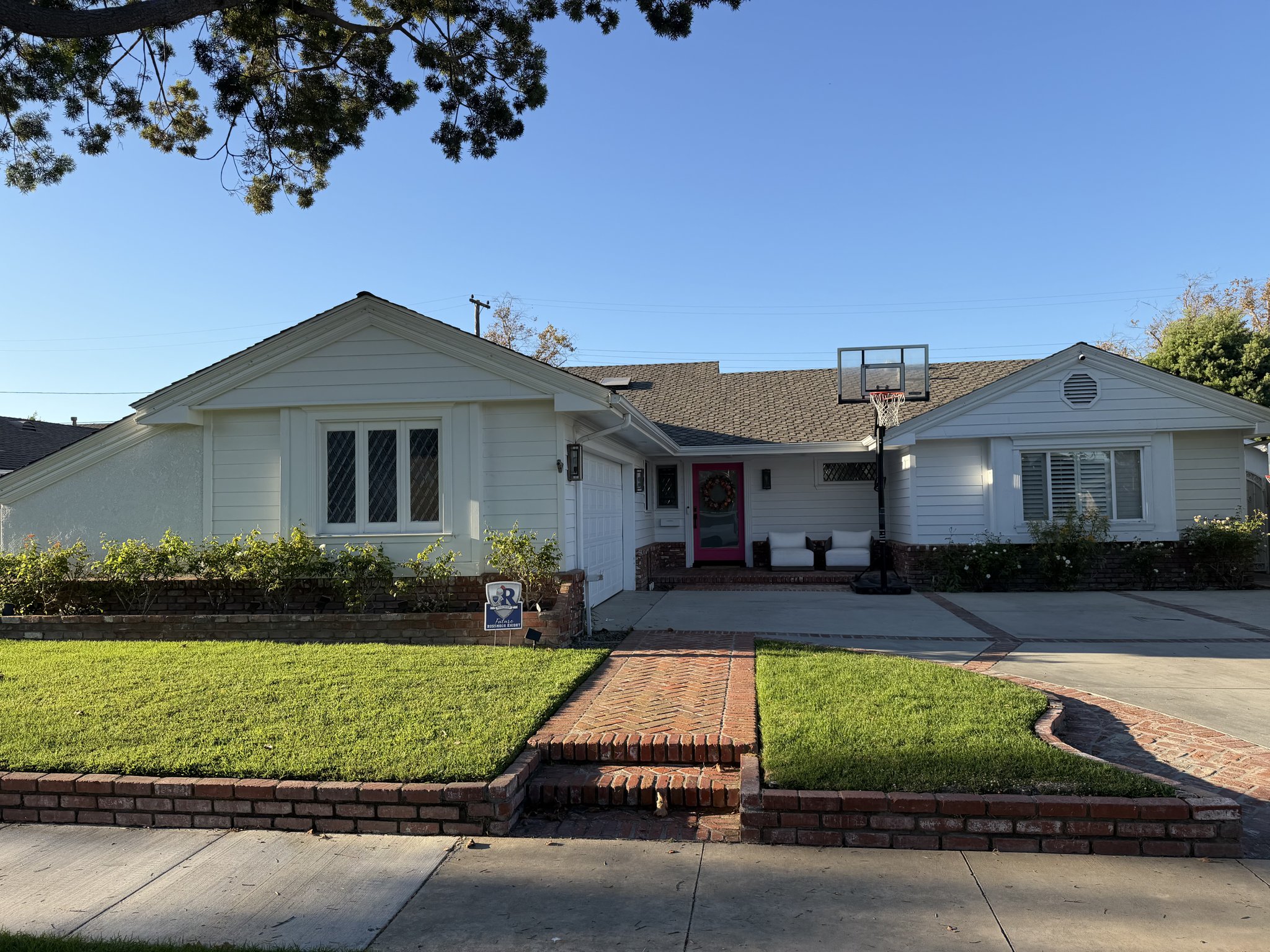 Rossmoor House: 3201 Oak Grove Rd