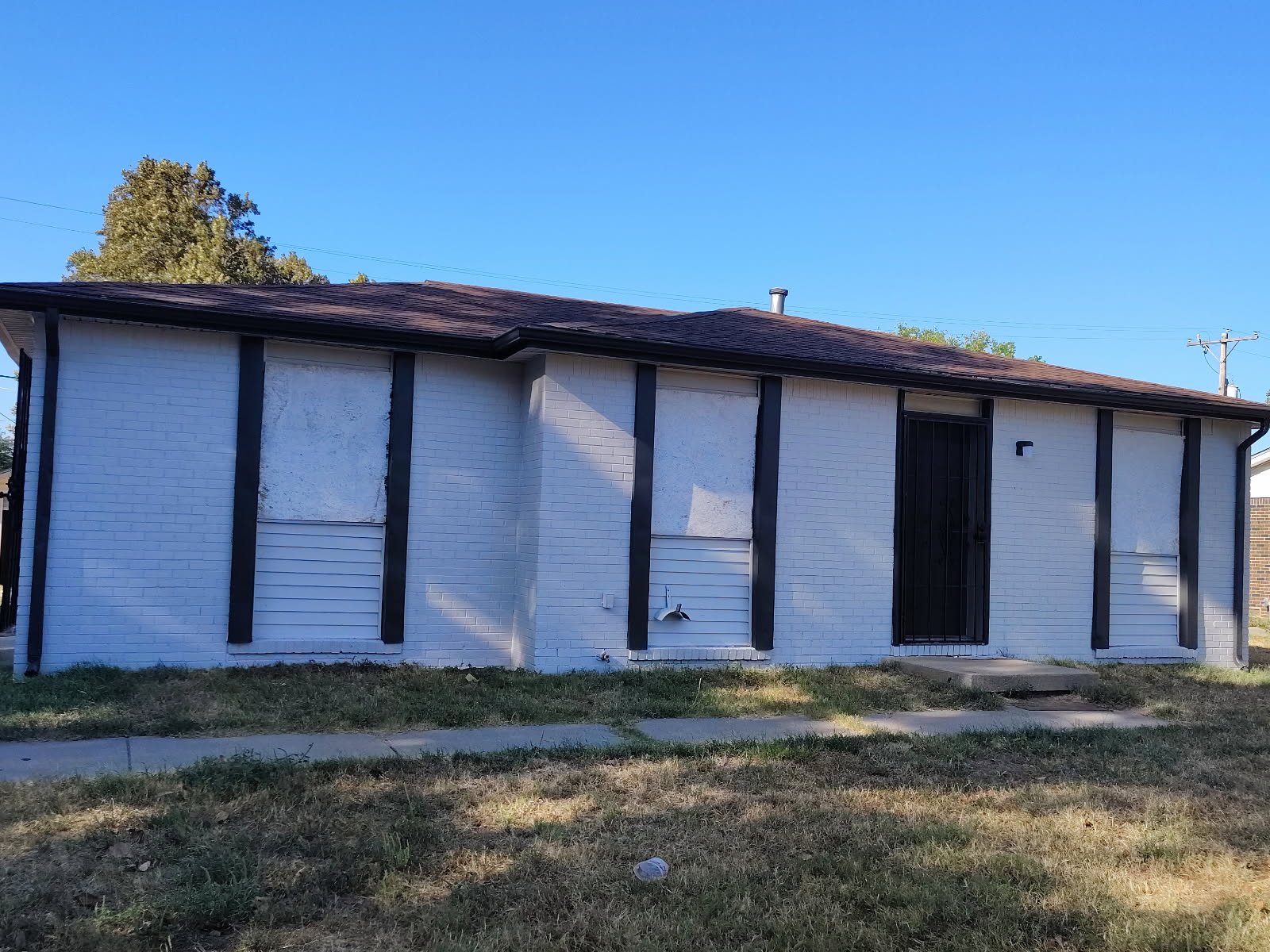 Wichita House: 1508 E Catalina St
