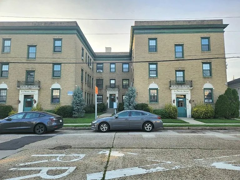 Audubon Apartment: 109 Chestnut St