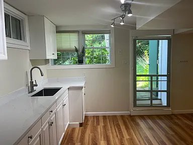 Orange House: 425 Butternut Ct