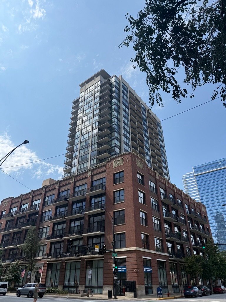 Chicago Condo: 210 S Desplaines