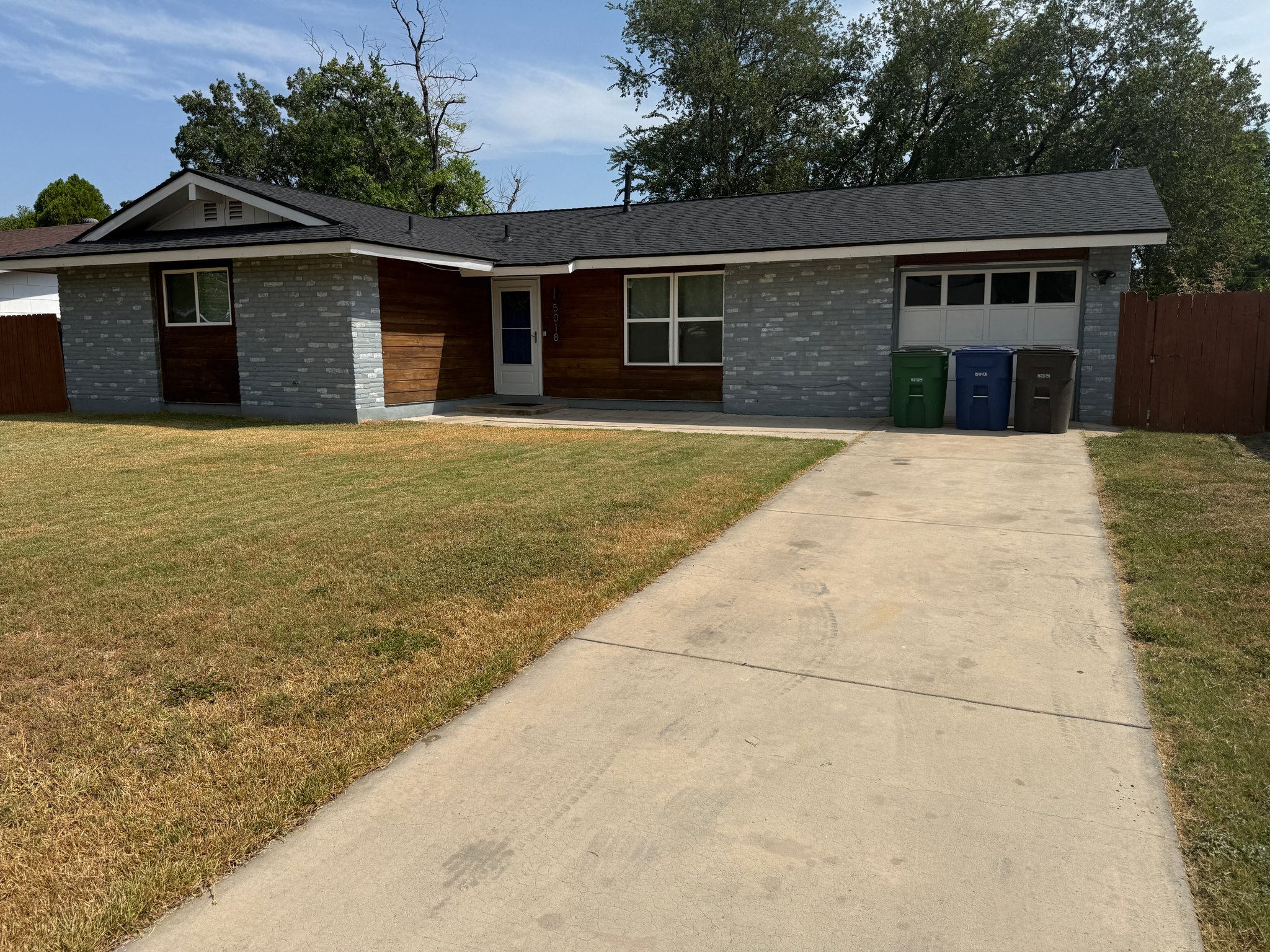 San Antonio House: 5018 Village Way