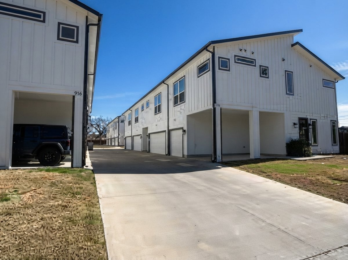 Dallas Condo: 2112 Shea Road