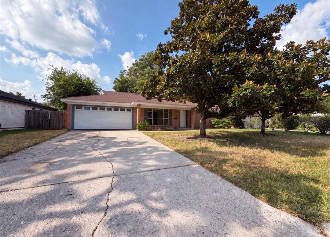 Houston House: 9533 Skyline Dr