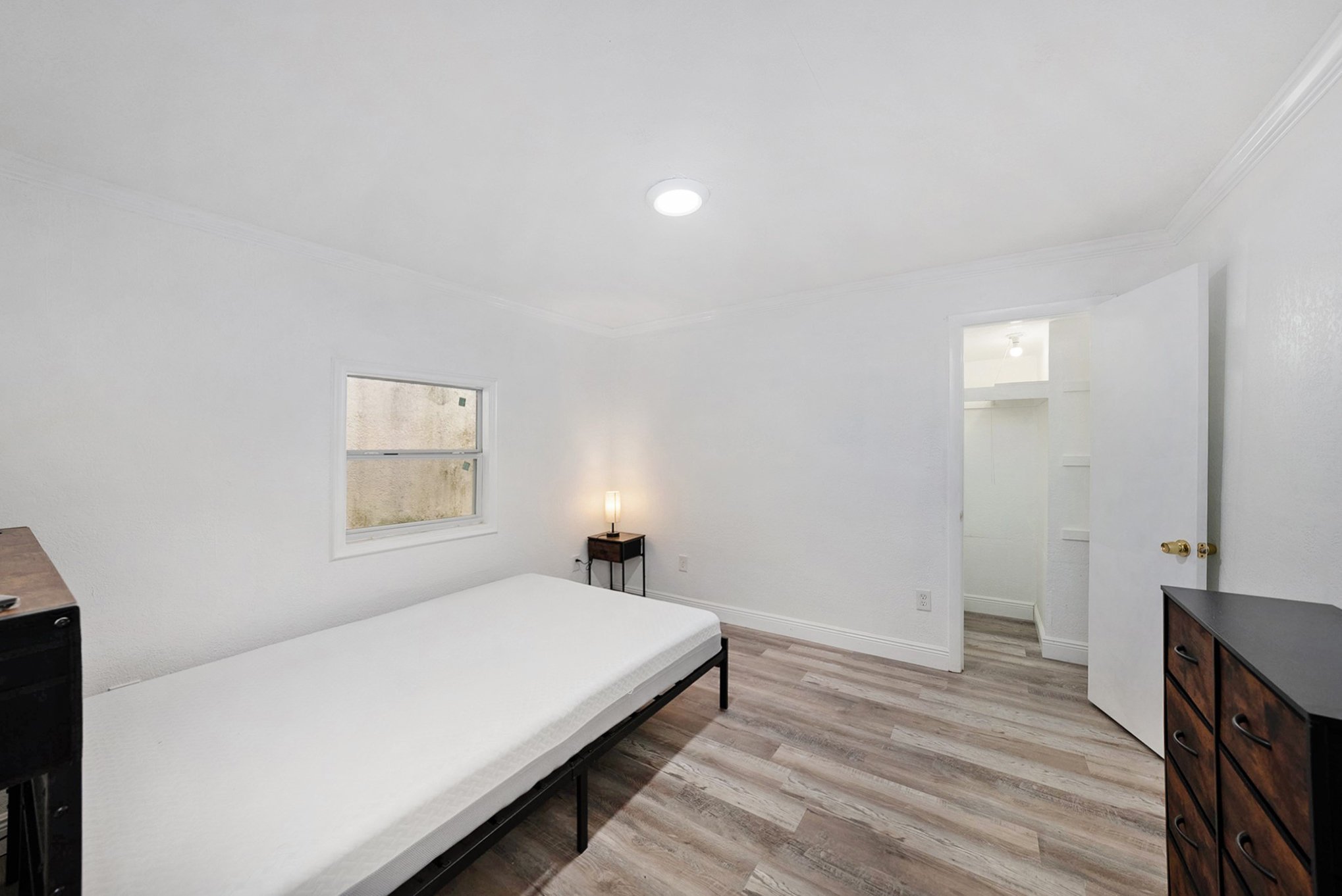 St Petersburg Single Room: 3216 71st Ave N