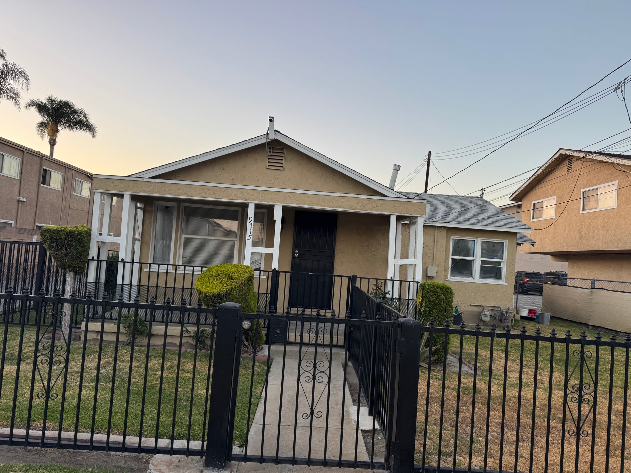 Bellflower House: 9715 Cedar St