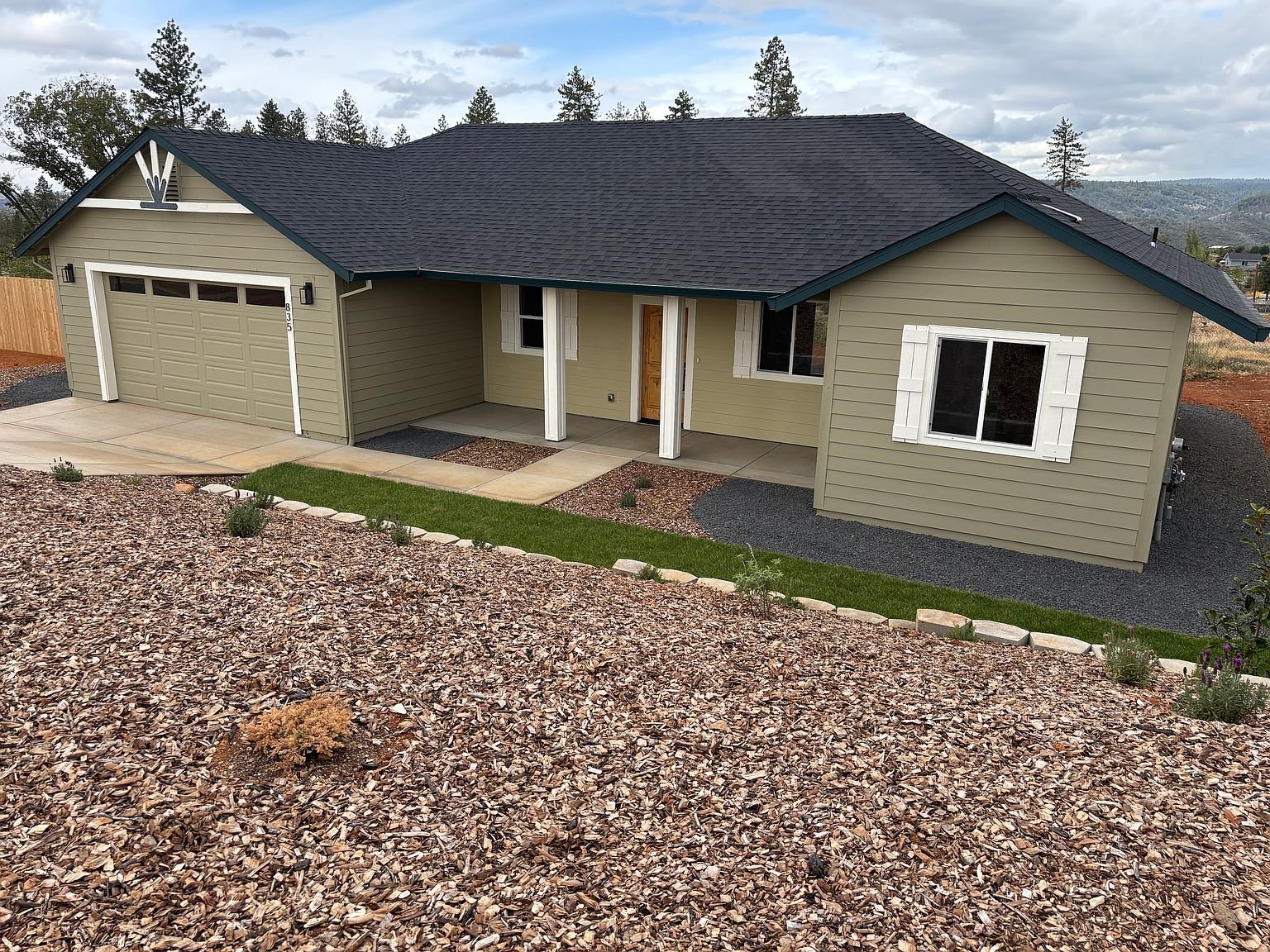 Paradise House: 835 Fawndale Ln