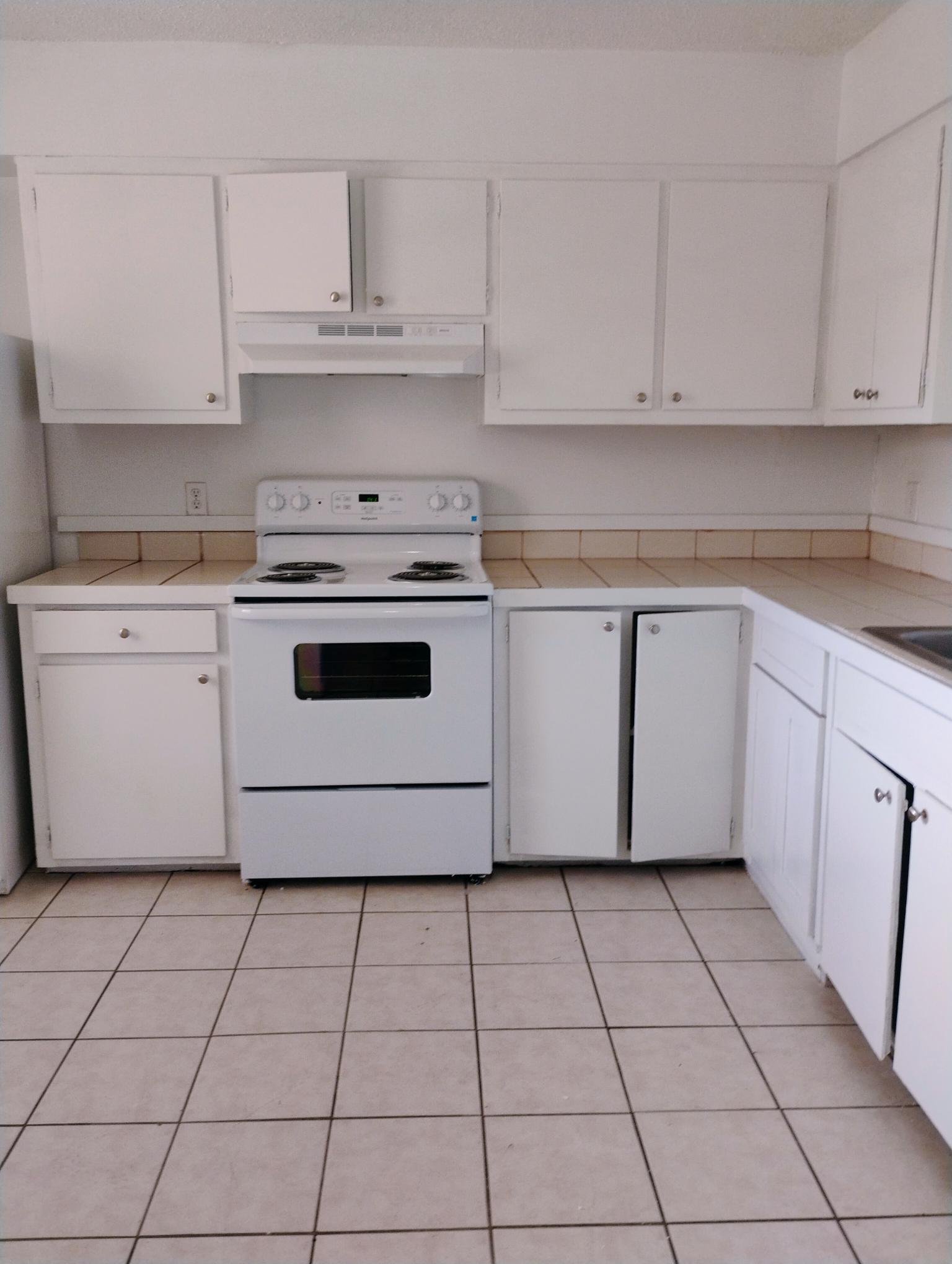 Baker Apartment: 1120 Sherron Ave