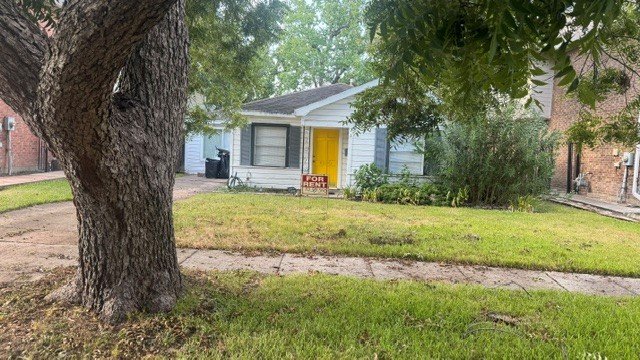 Houston House: 4220 Childress St