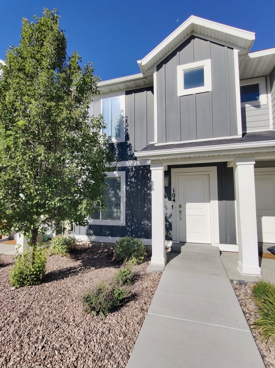 Saratoga Springs Townhome: 104 N Heading Row