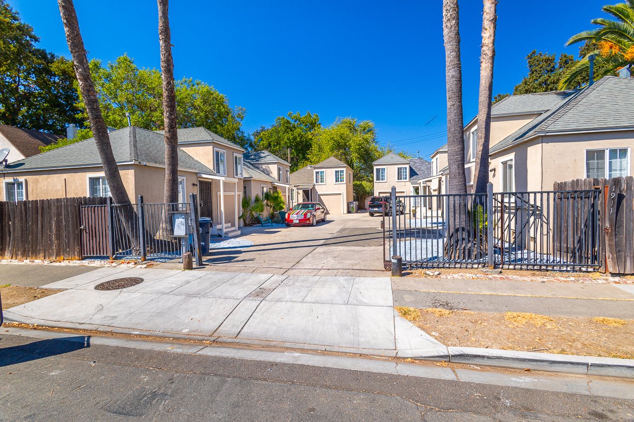 Sacramento Apartment: 1911 El Monte Ave