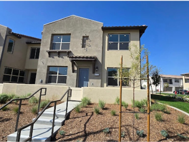 Ontario Condo: 4370 S Alegre Privado