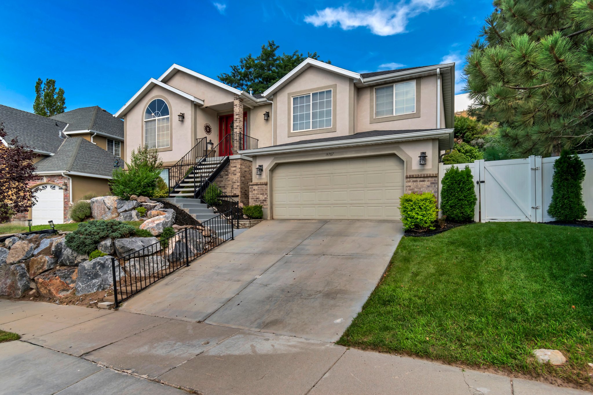Draper House: 14767 S Brewster Dr