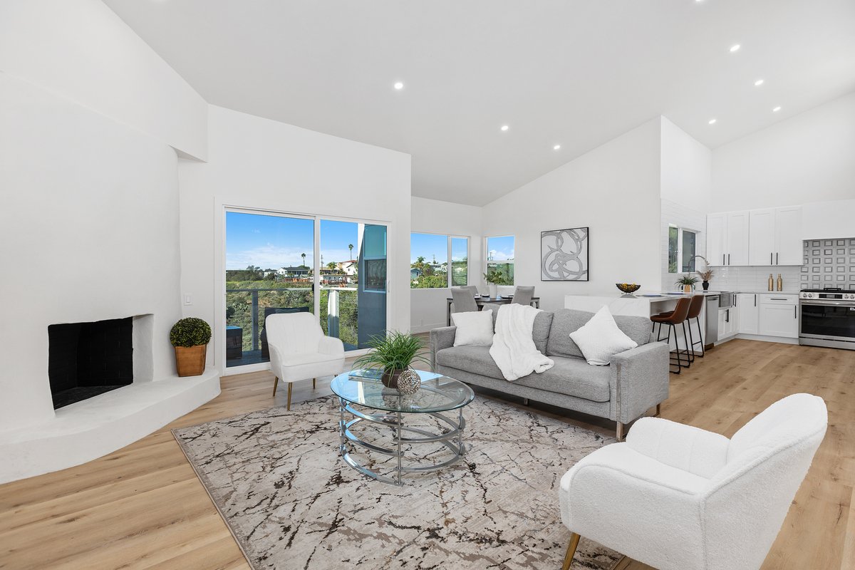 San Diego House: 700 Selma Pl