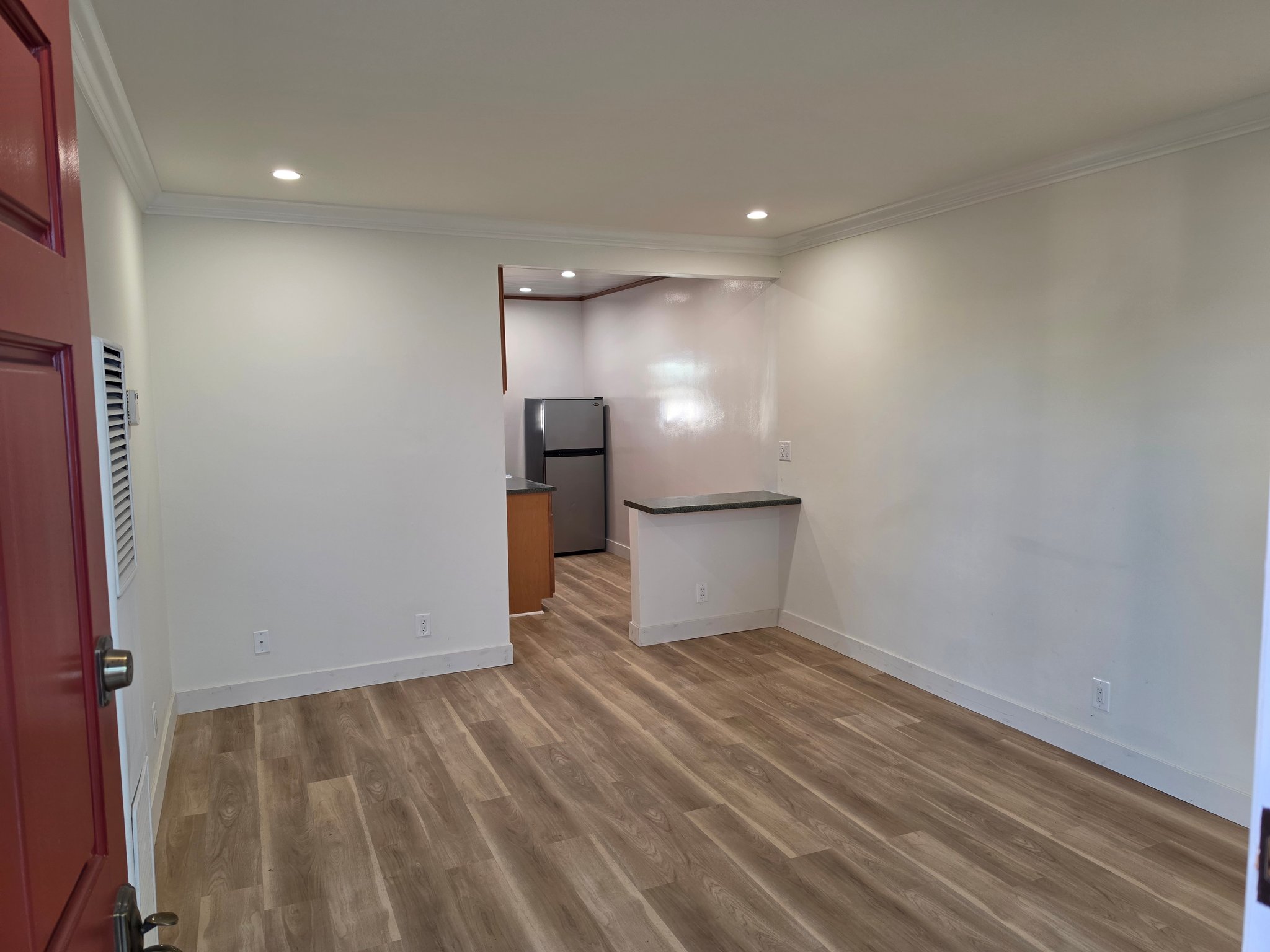 Los Angeles Apartment: 1519 Armacost Ave