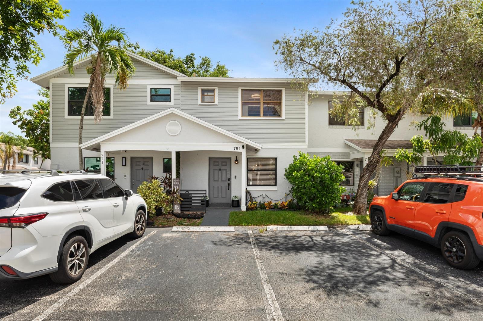 PEMBROKE PINES Townhome: 761 NW 106th Ave