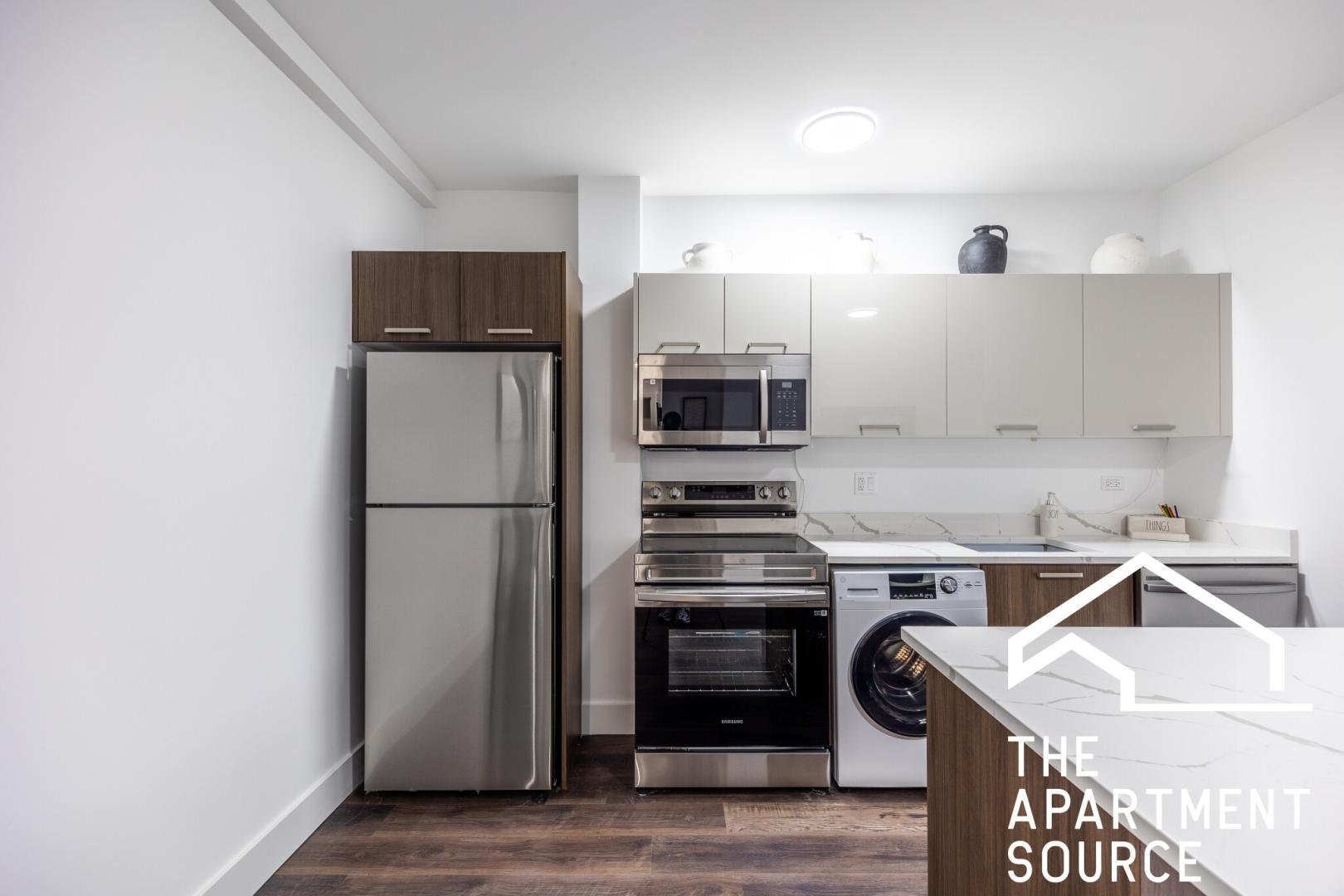 Chicago Apartment: 1555 West Hollywood Avenue