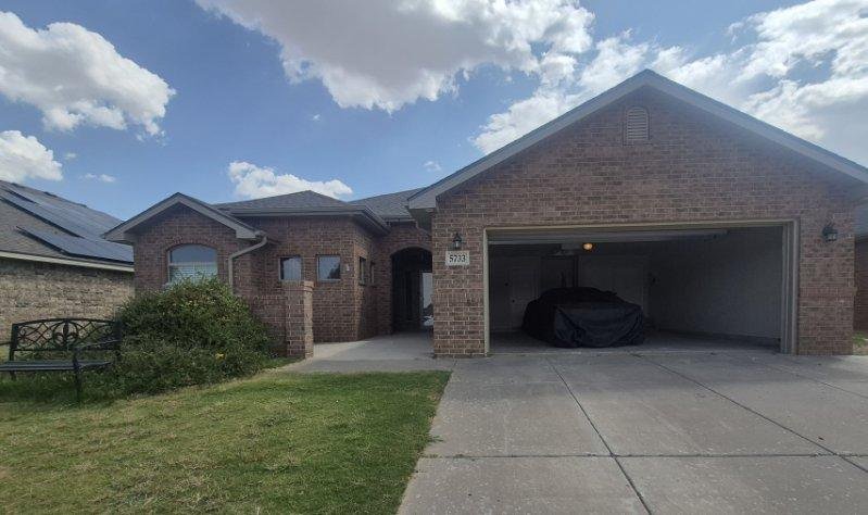 Lubbock House: 5733 109th St