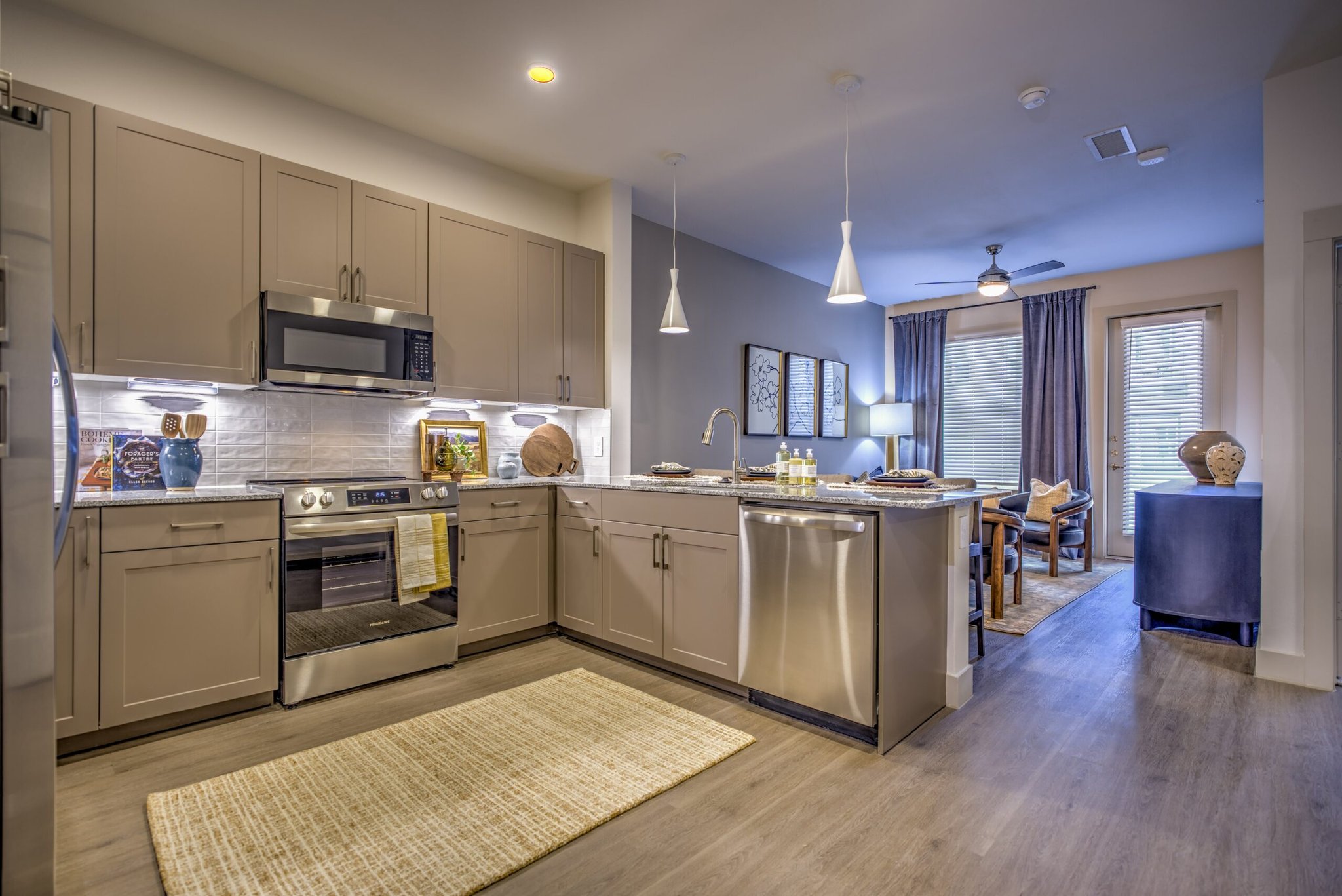 Dallas Apartment: 13970 Noel Rd