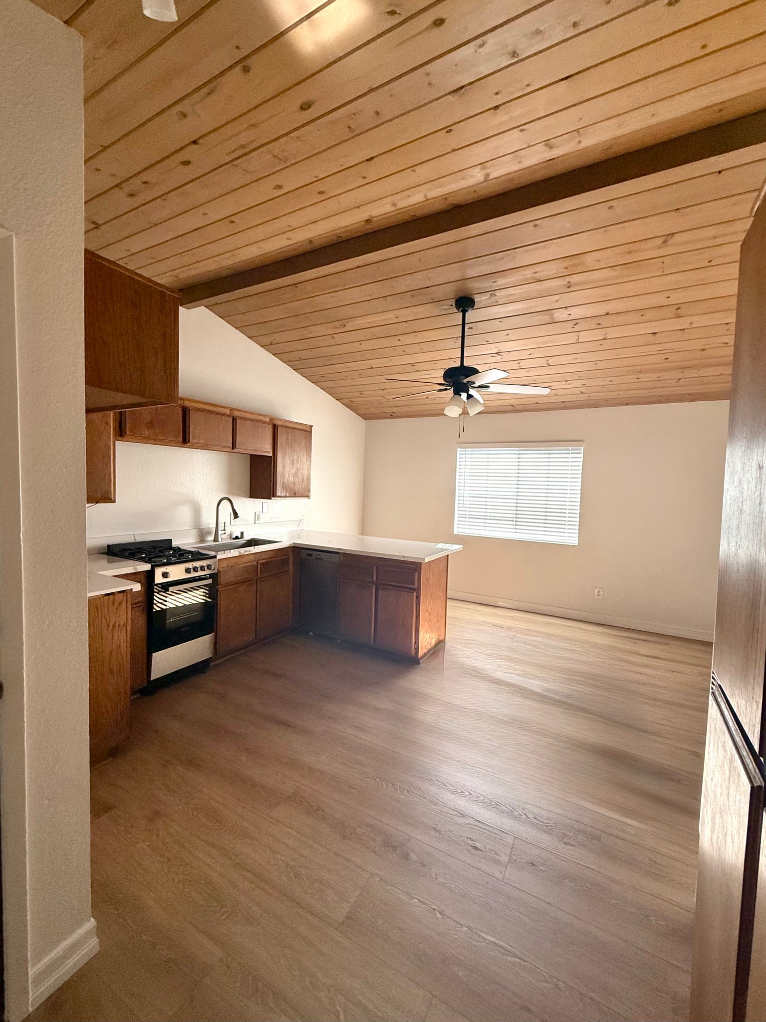 Tujunga Apartment: 7001 Greeley St
