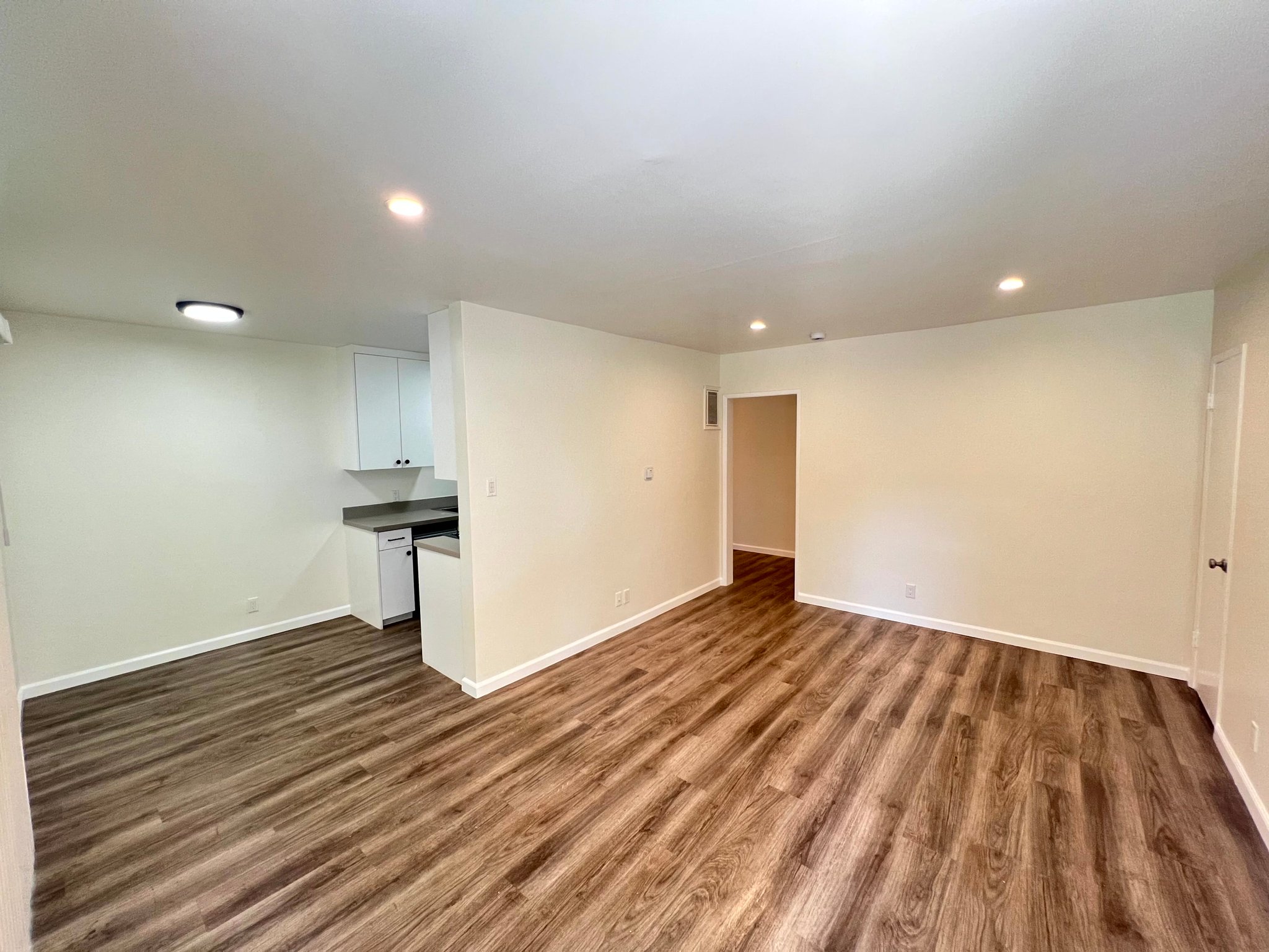 Santa Monica Apartment: 2408 Ocean Park