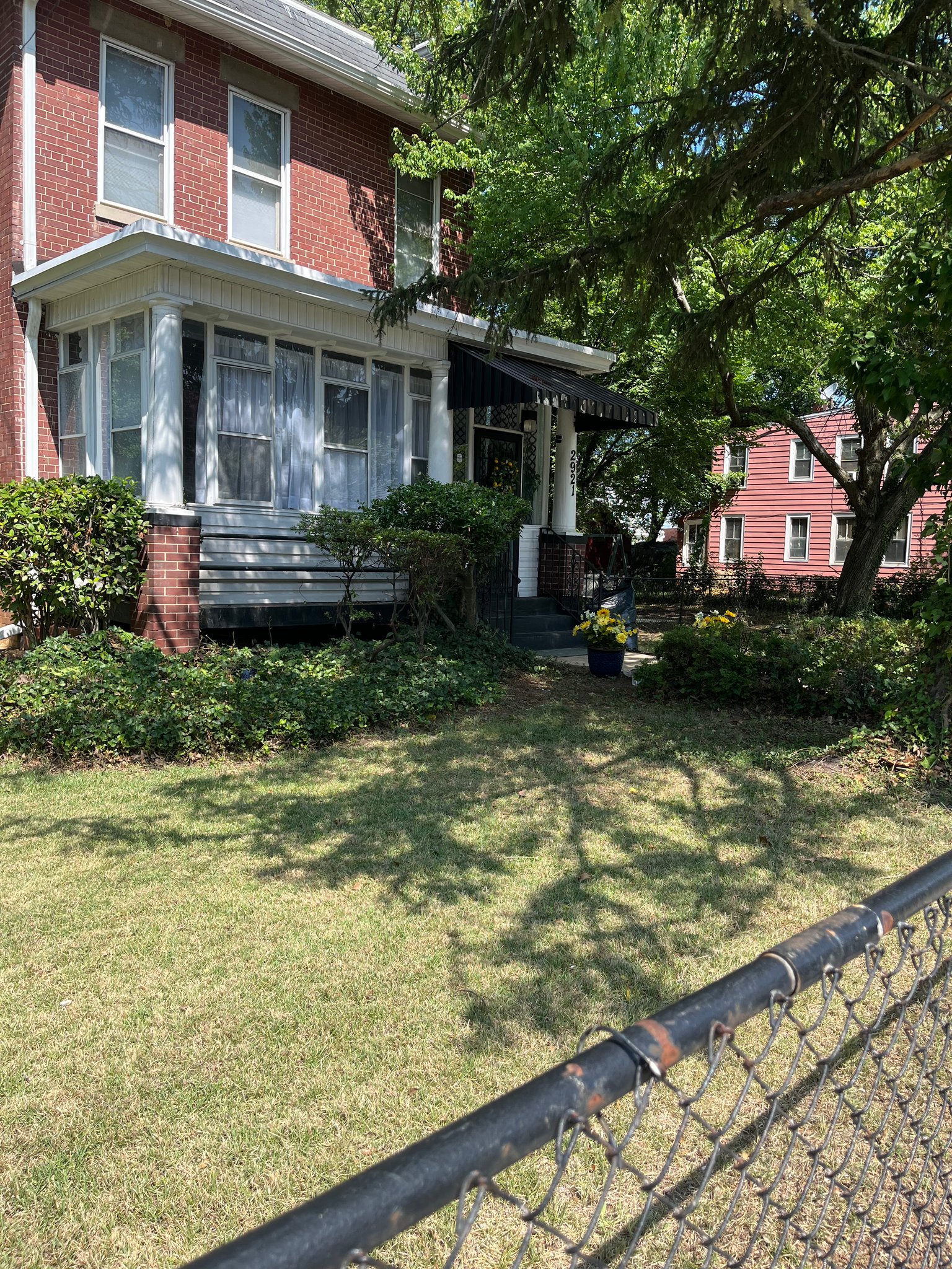Washington House: 2921 7th St SE