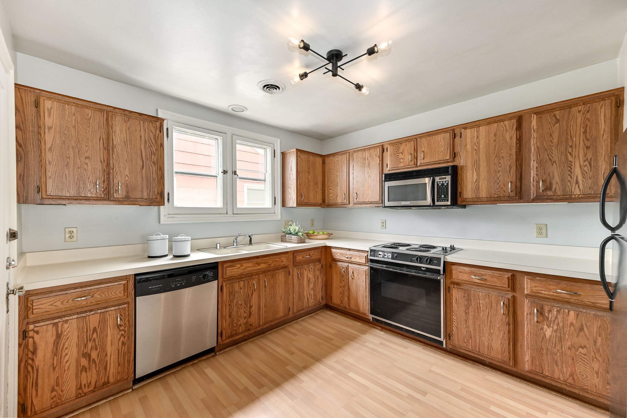 Shorewood Townhome: 3866 N Morris Blvd