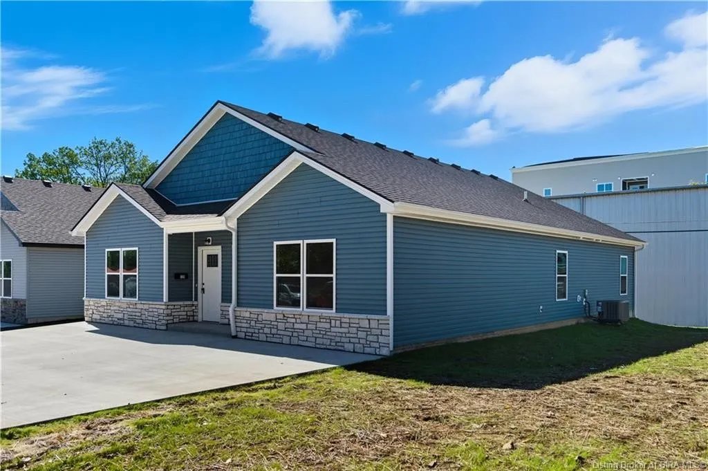 Charlestown Townhome: 131 Level street