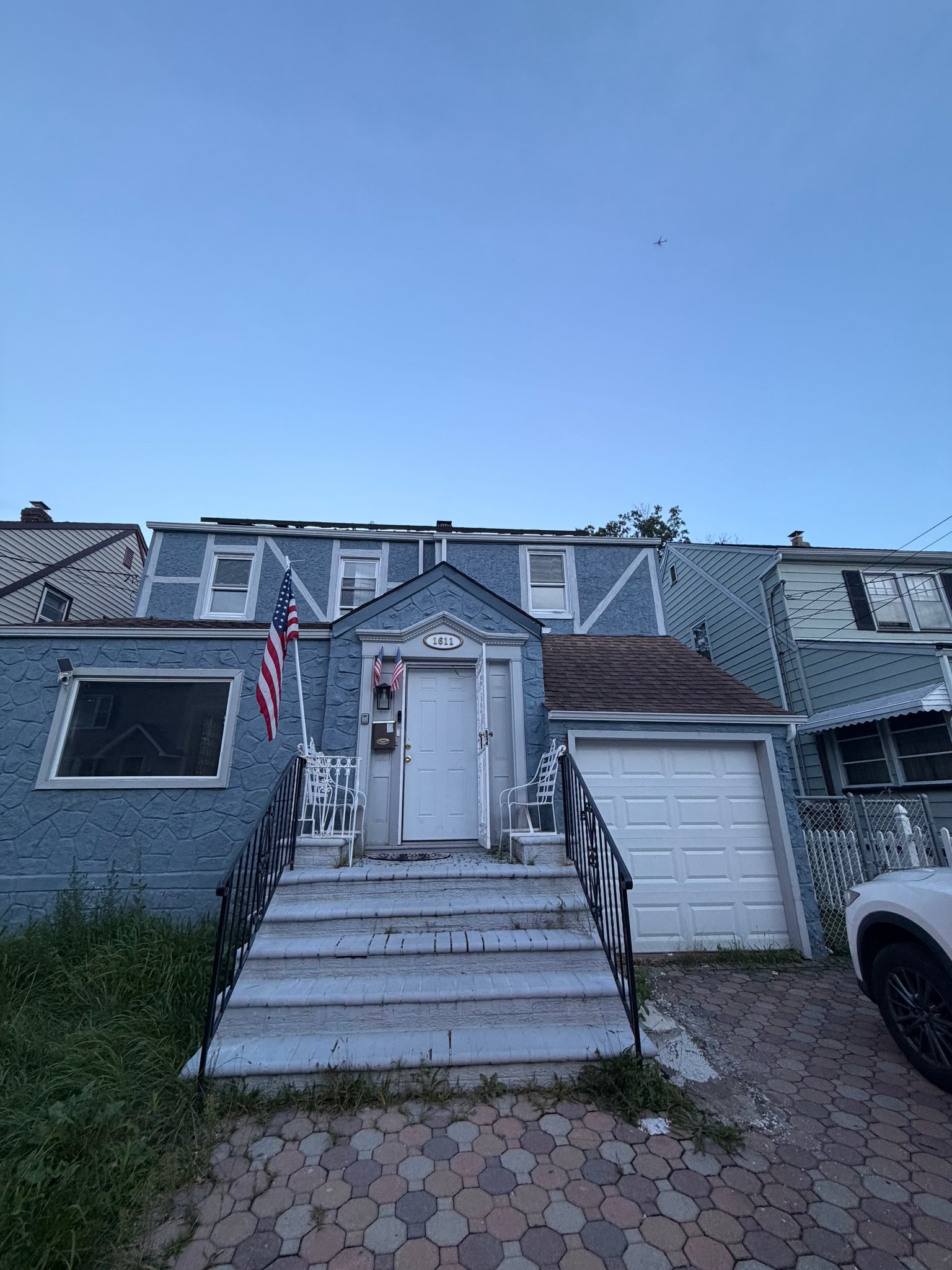 Hillside House: 1611 Bayview Ave
