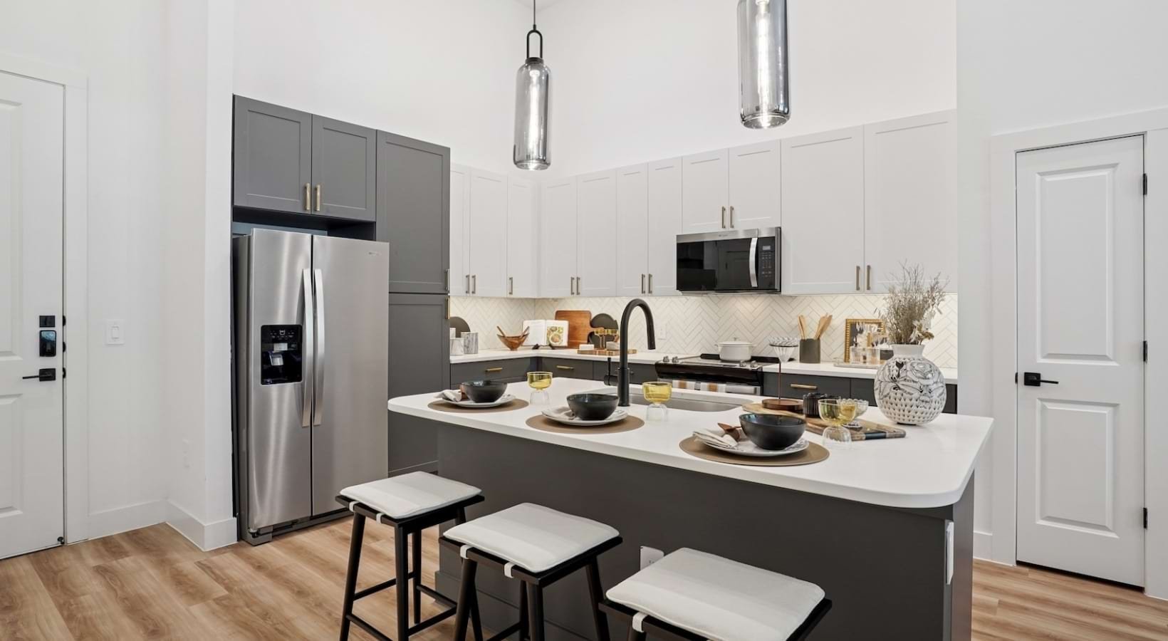 Dallas Apartment: 505 W 8th St