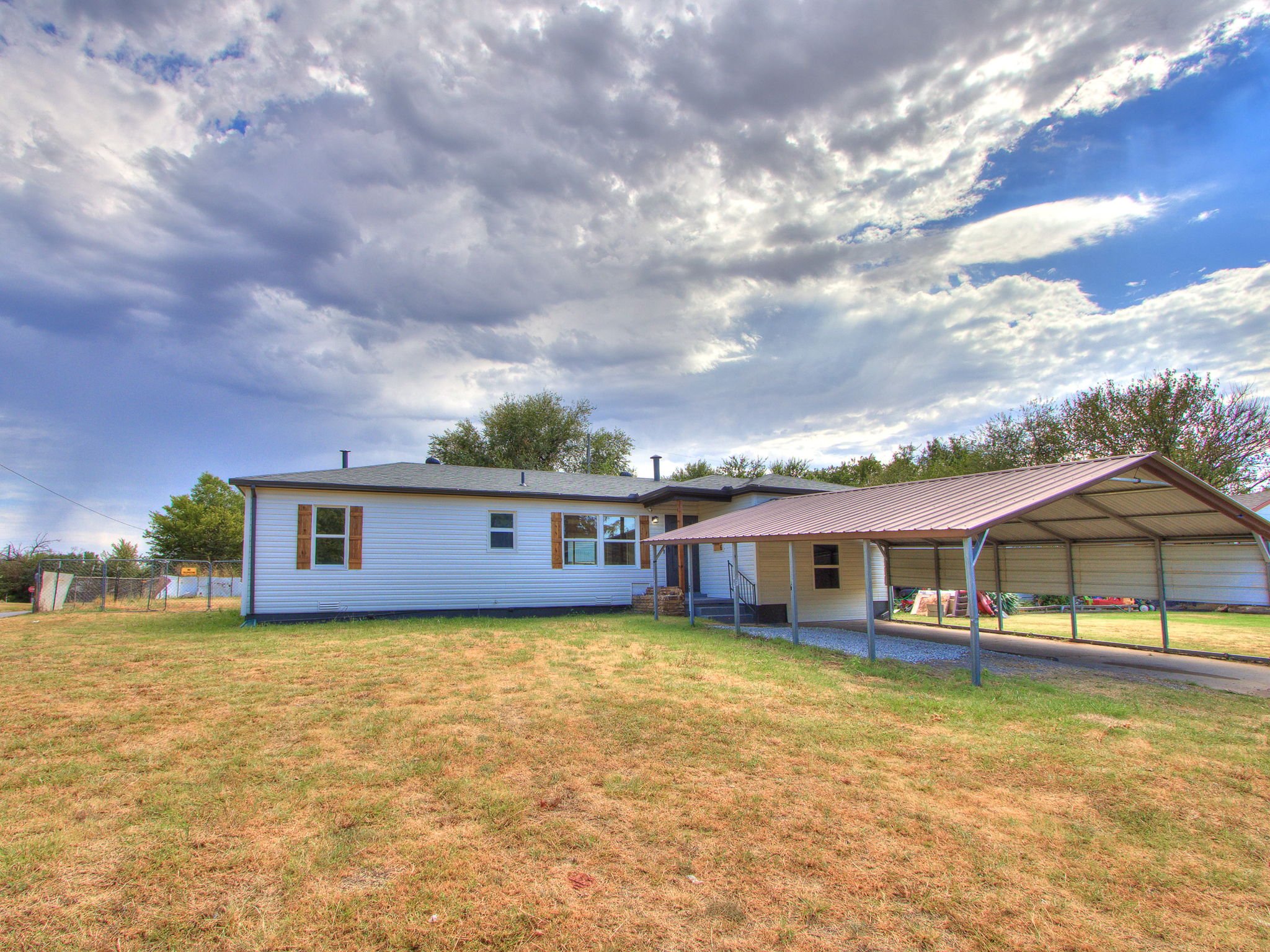 Midwest city House: 1116 hickory Ln