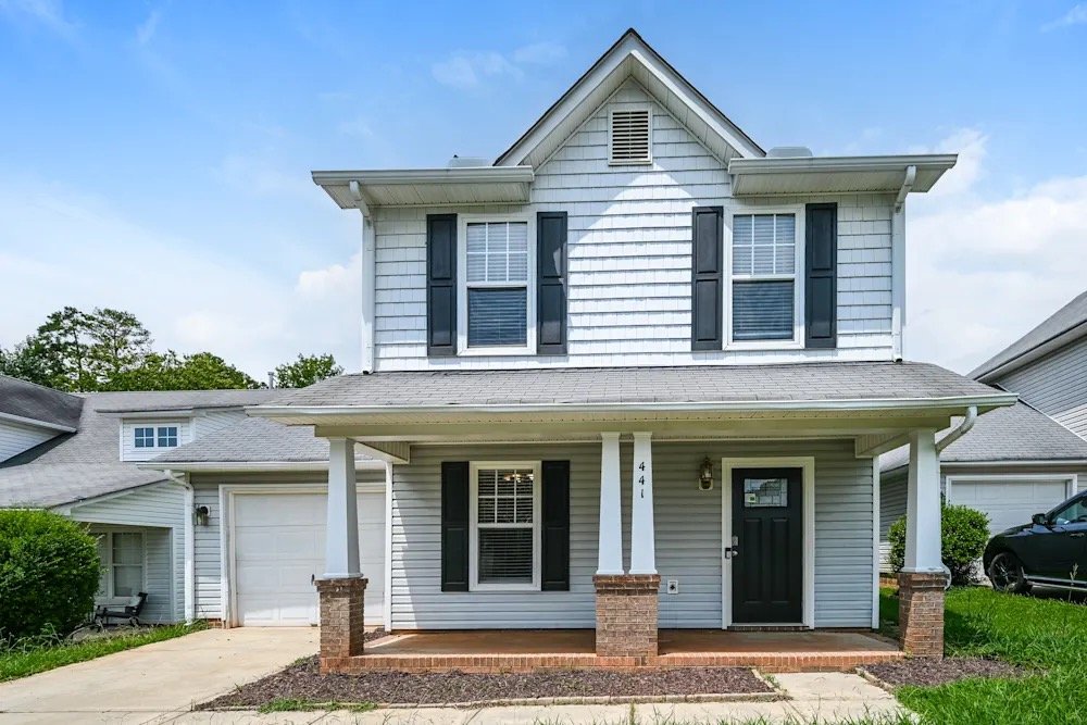 Matthews House: 449 Amir Cir