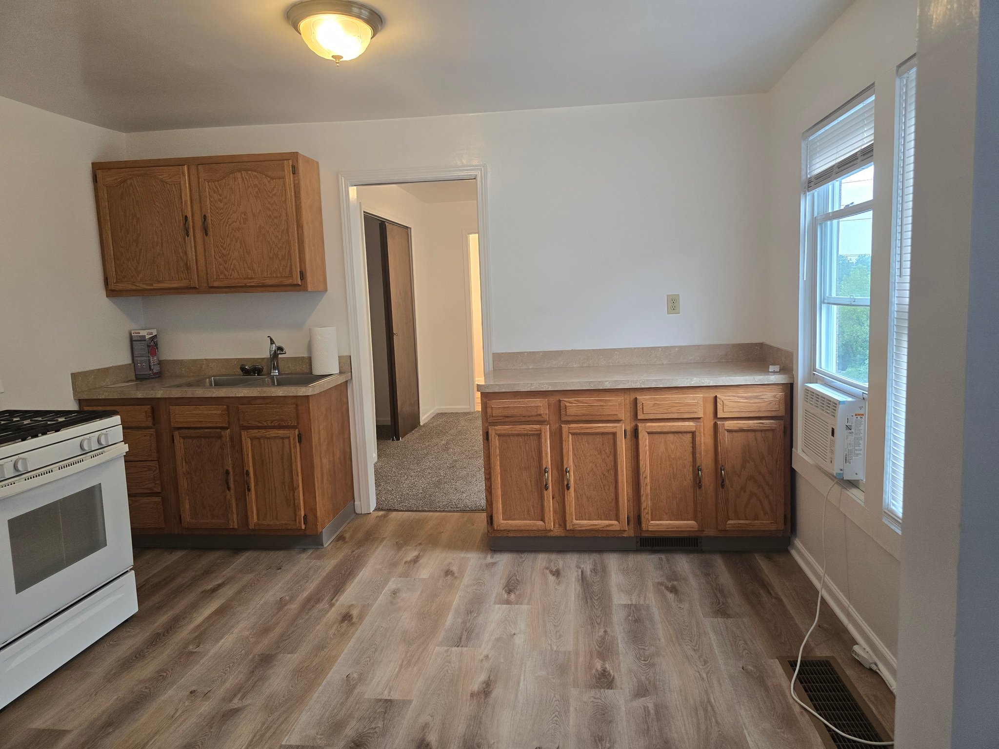 Akron Multiplex: 1384 Pondview Avenue #3