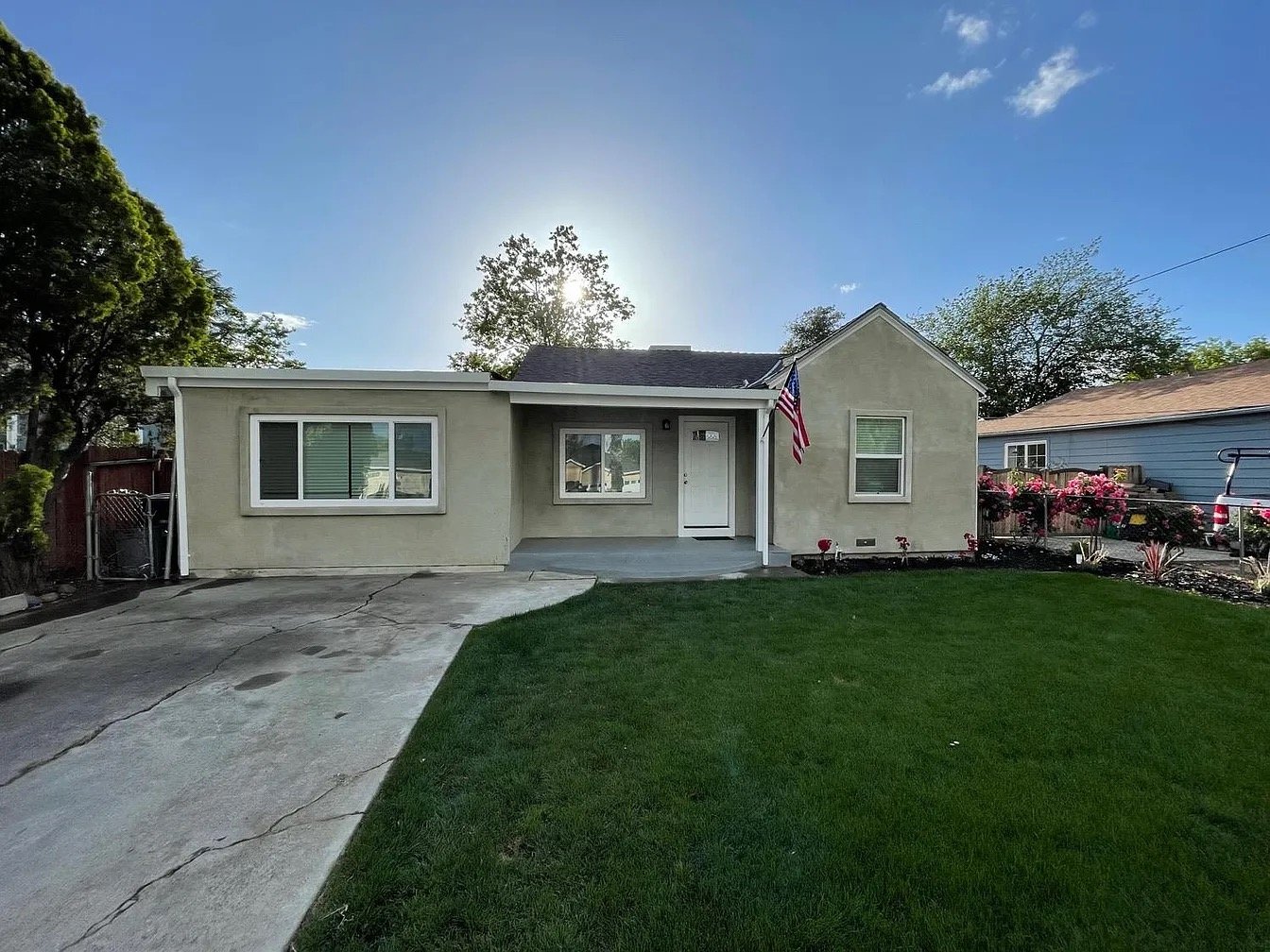 Sacramento House: 3705 Ripley St