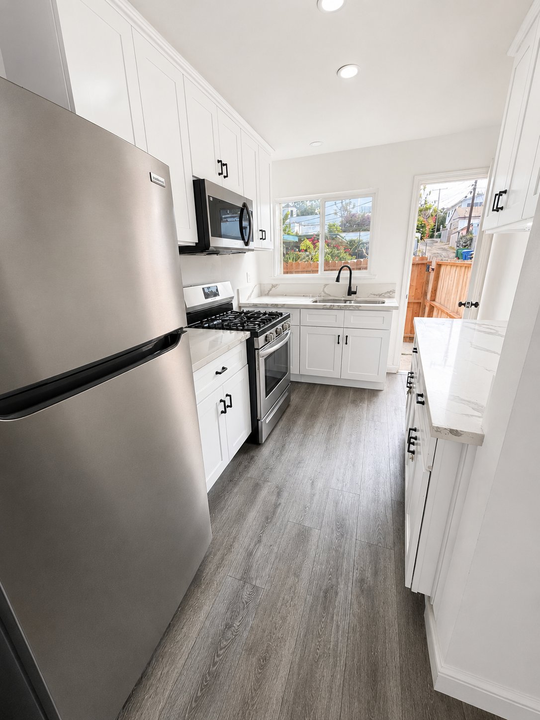 Santa Monica Apartment: 818 Cedar St