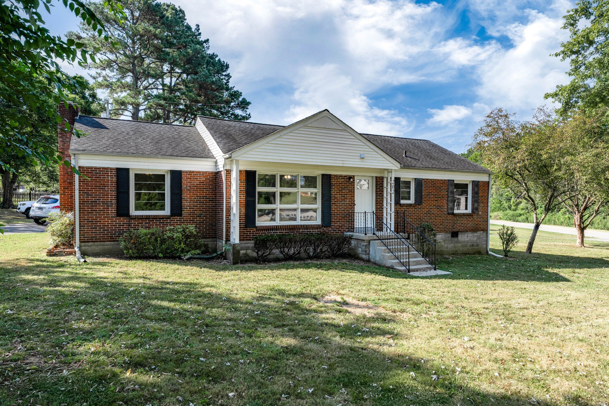 Columbia House: 202 Jackson Hts