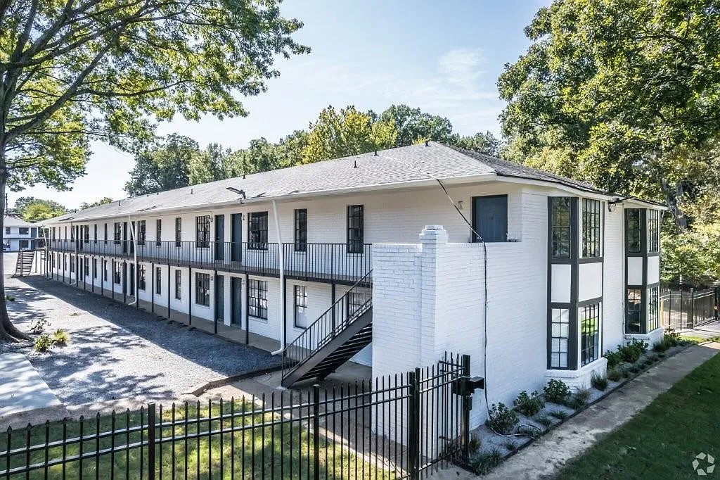 Memphis Apartment: 3060 Southern Ave