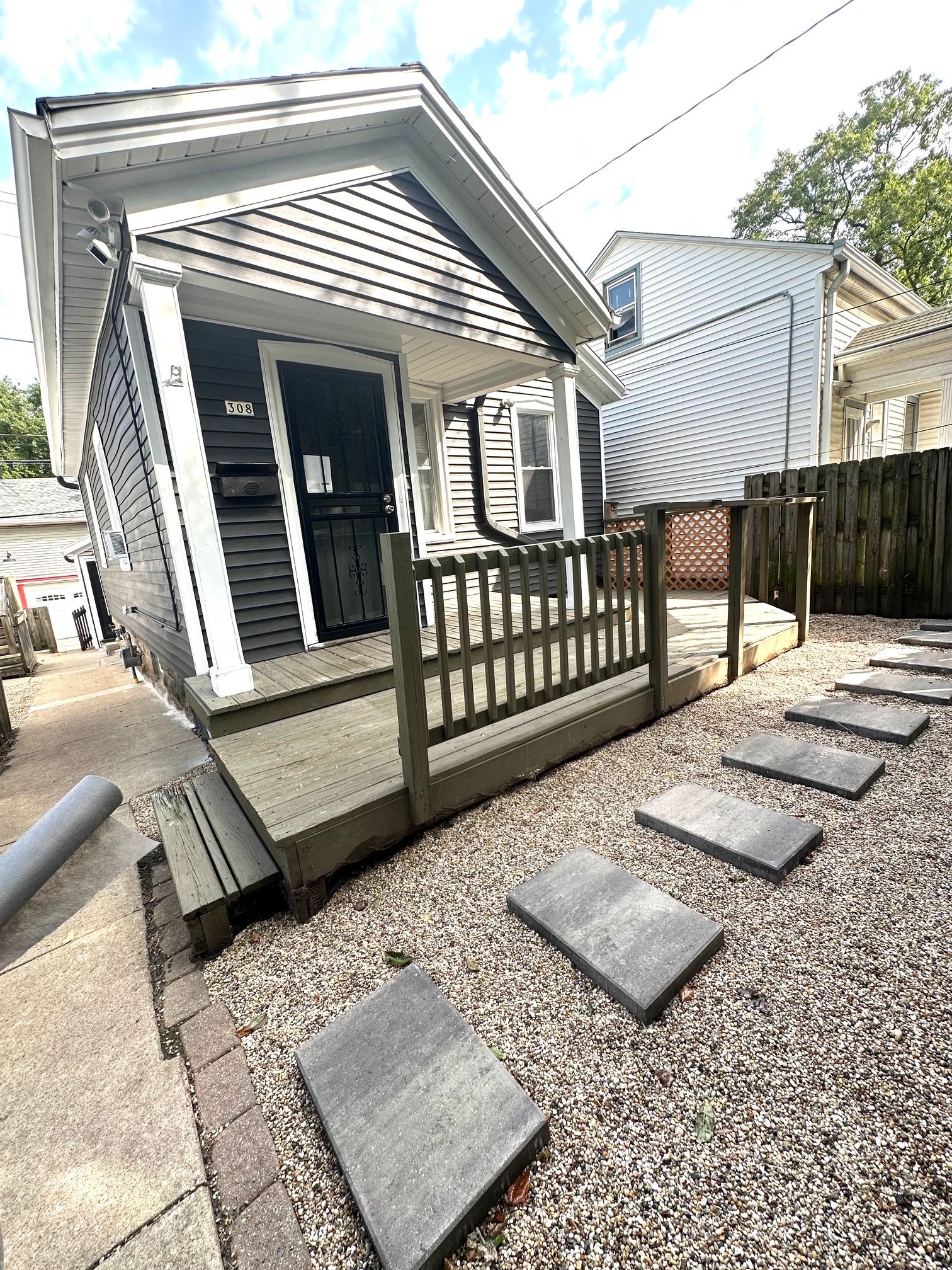 Milwaukee House: 308 W Scott St