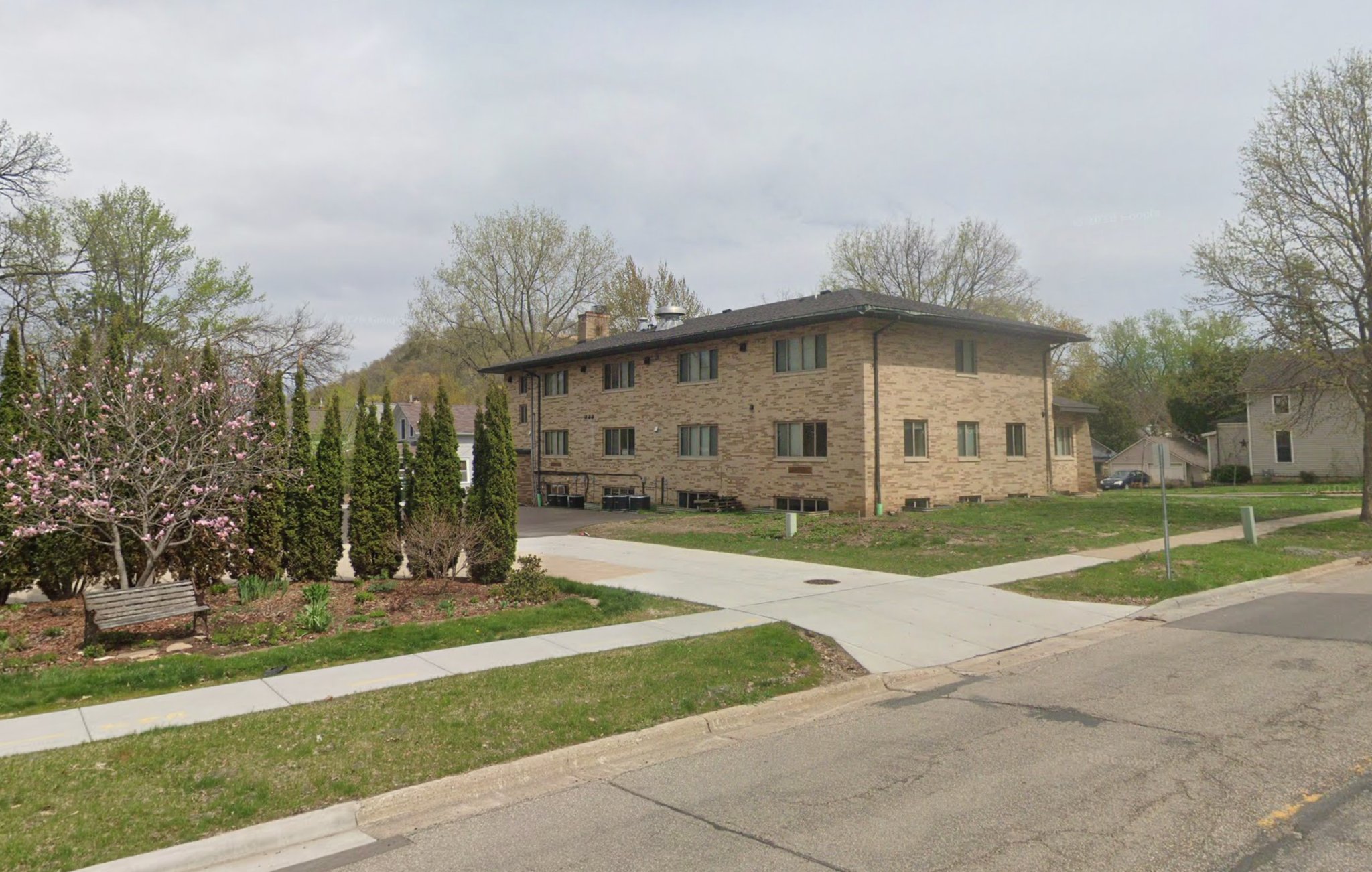 Red Wing Apartment: 480 8th St. W.