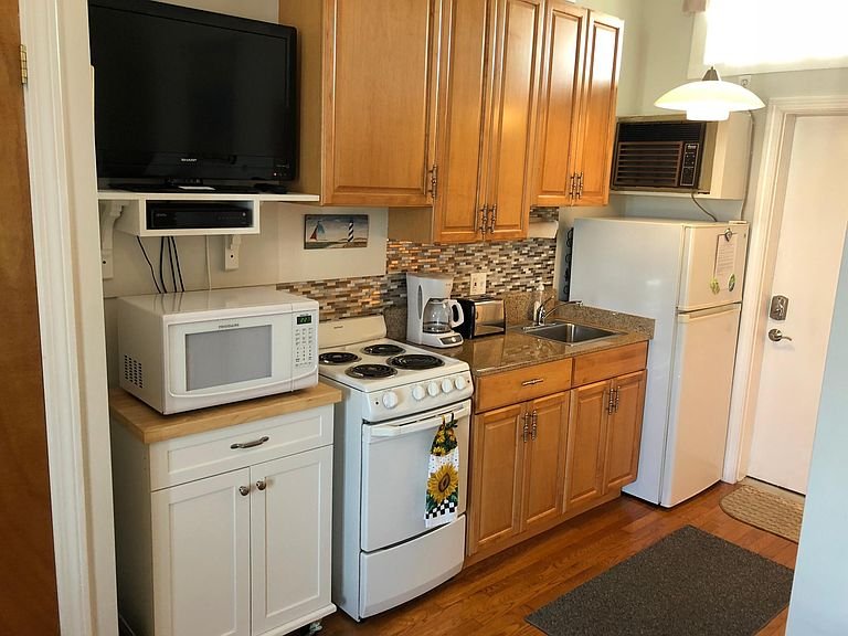 Hampton Condo: 34 Brown Ave