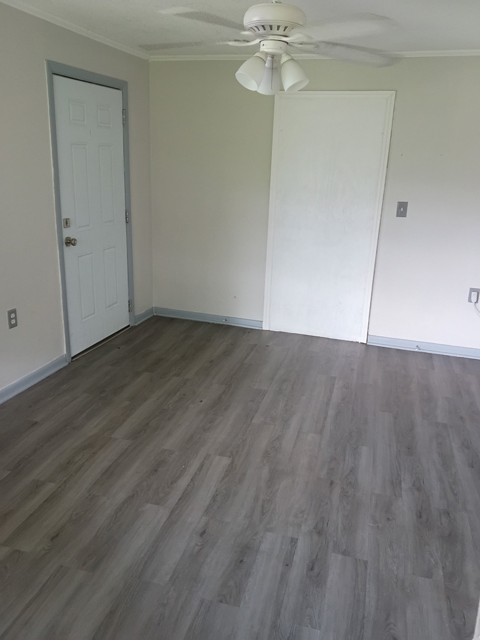 White Springs Apartment: 12534 Roberts St