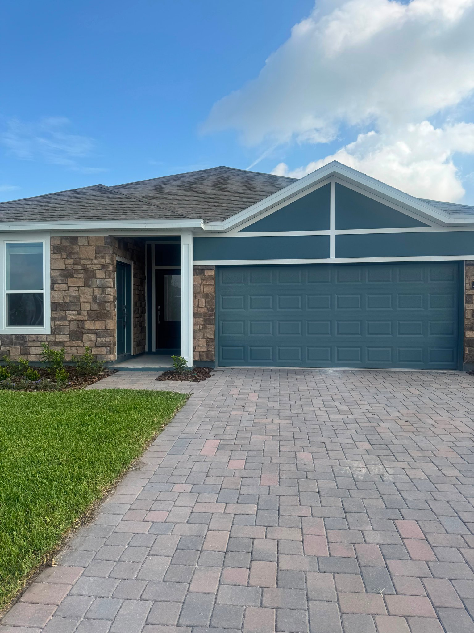 Saint Cloud House: 5156 Flaxleaf St