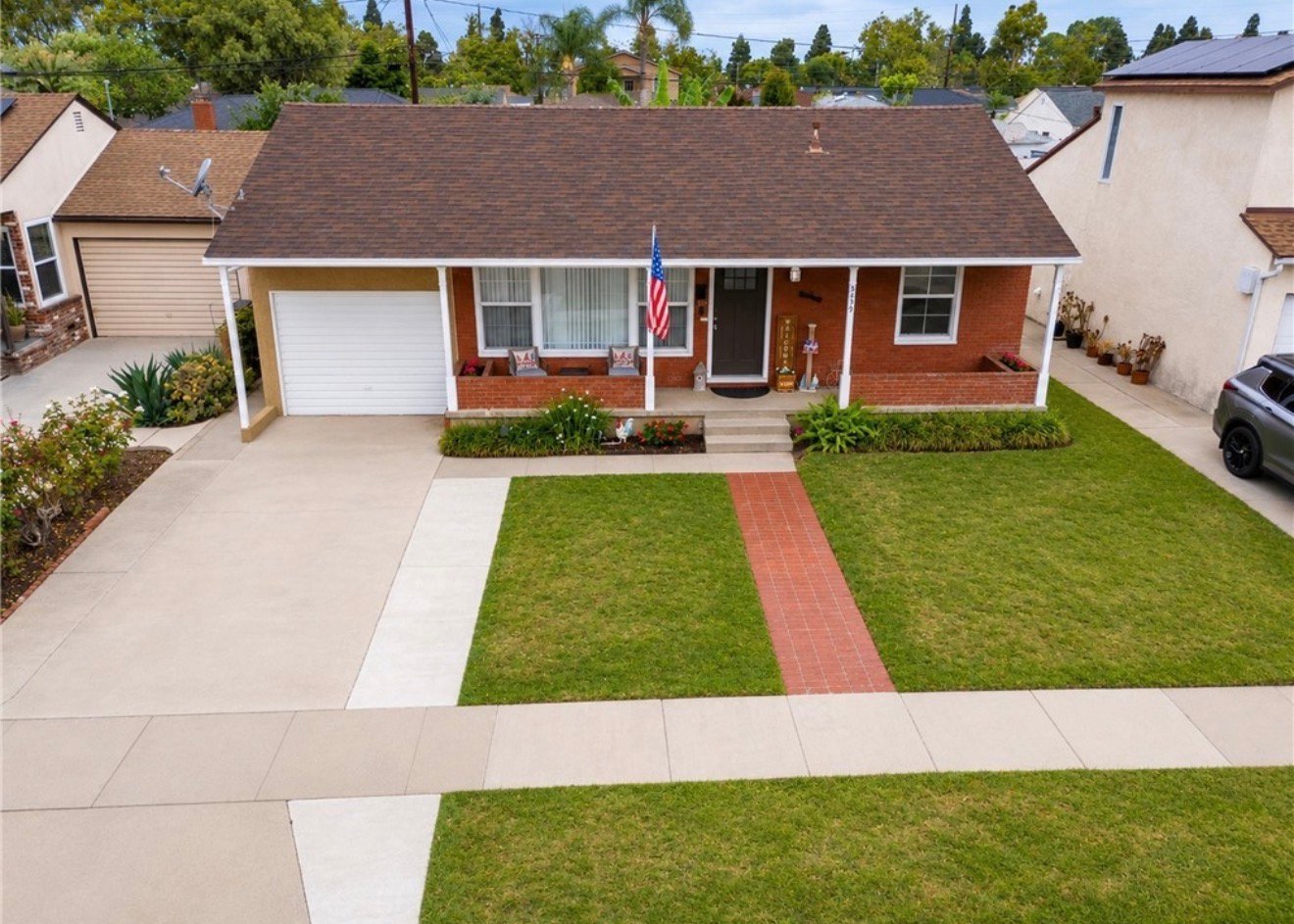 Lakewood House: 5439 Bonfair Ave