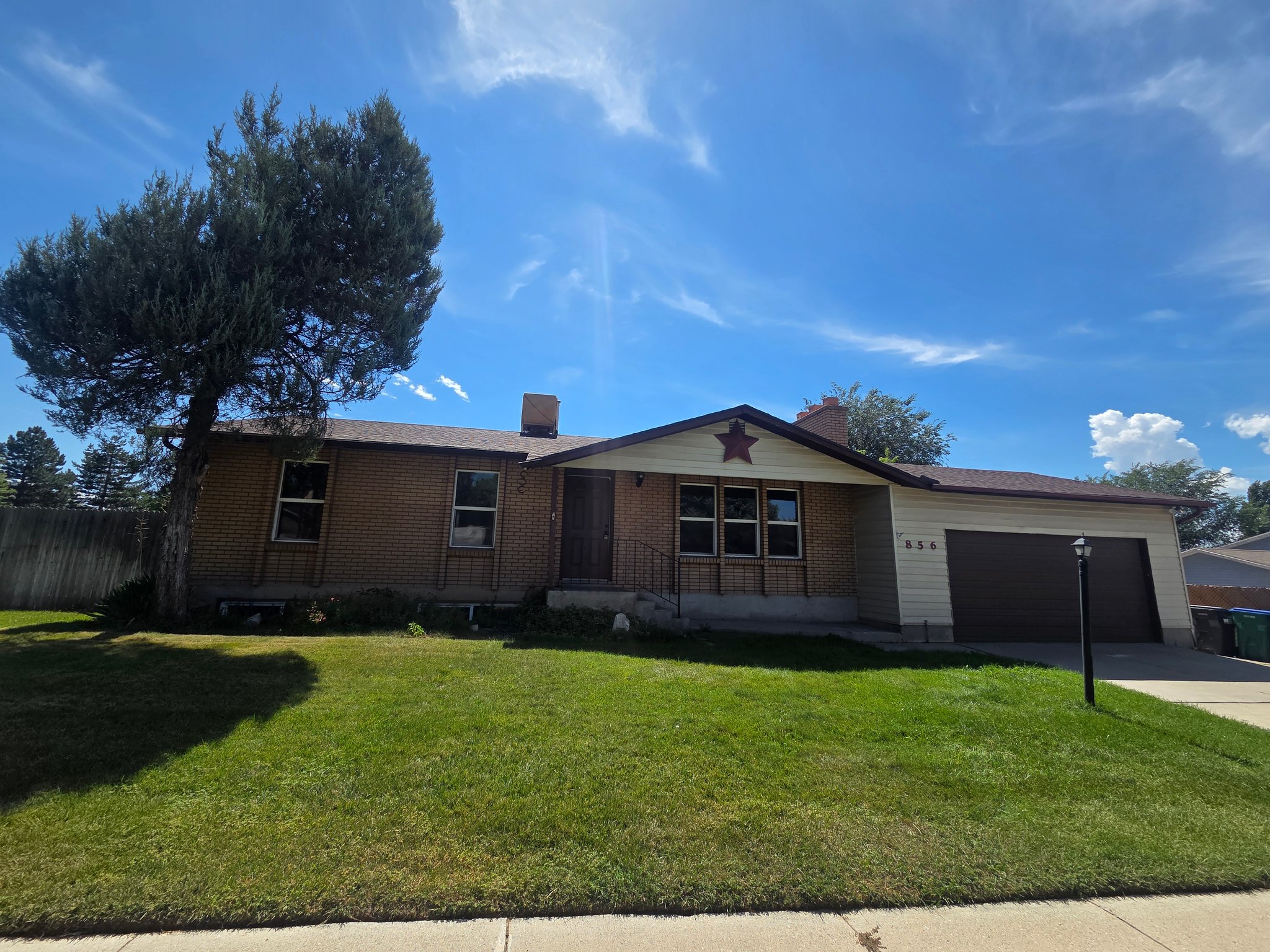 Sandy House: 856 E Park Mesa Way