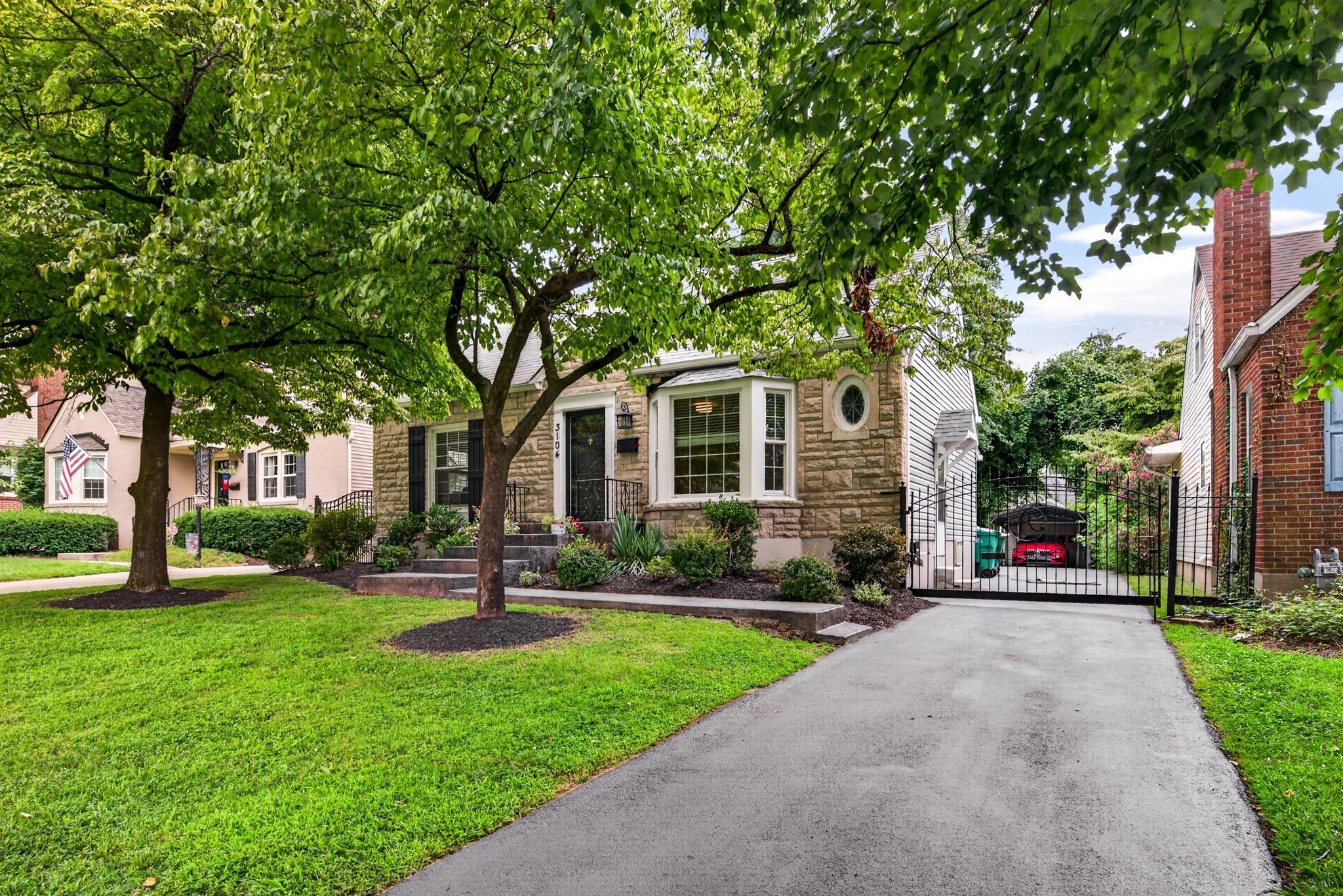 Louisville House: 3104 eagle pass
