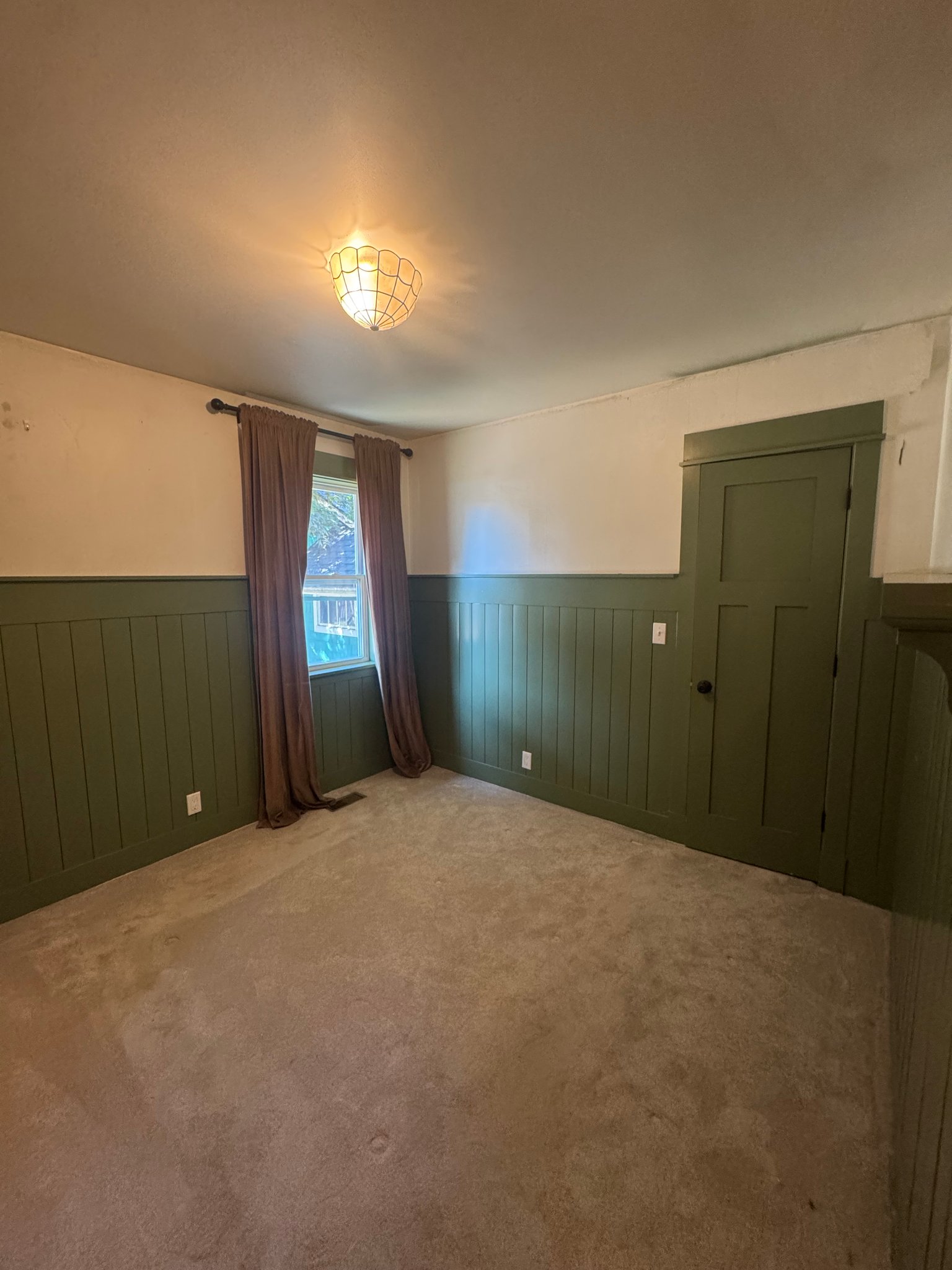 Carnation Single Room: 31630 W Entwistle St